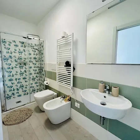 Casa Sbollazza Con Parcheggio E Vicino Al Parco Quarto em Acomodações Particulares